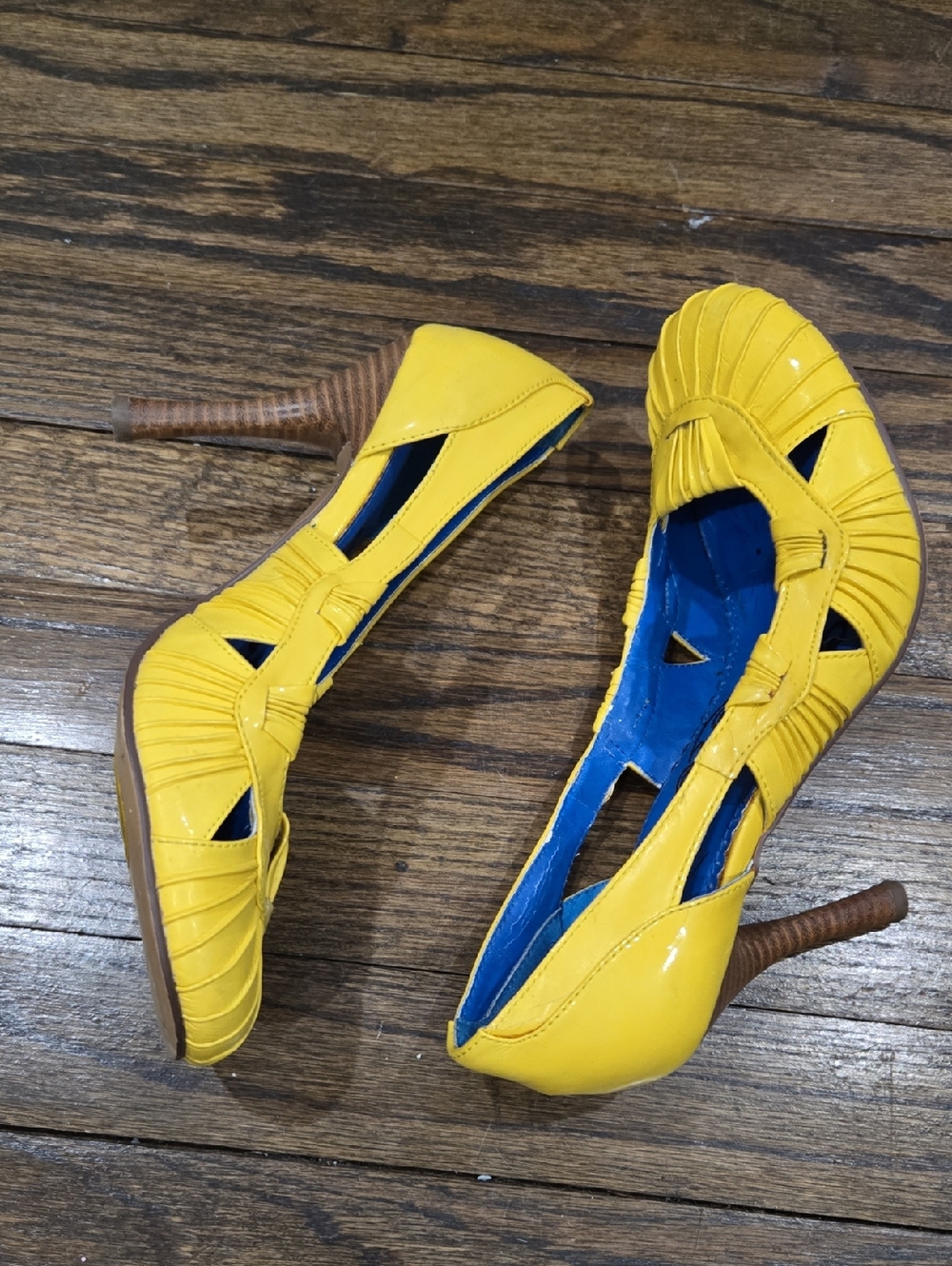 Naughty Monkey Y2K Yellow Ruched Round Toe Heels Size 7 - Picture 7 of 11